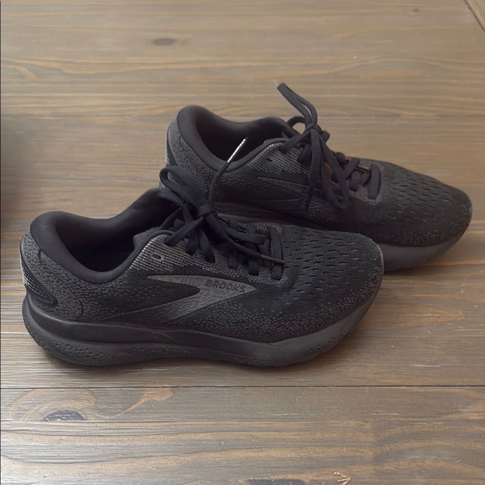 Brooks Ghost 16 Athletic Sneakers